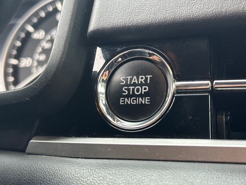 Used 2024 Mitsubishi Outlander SE image 28