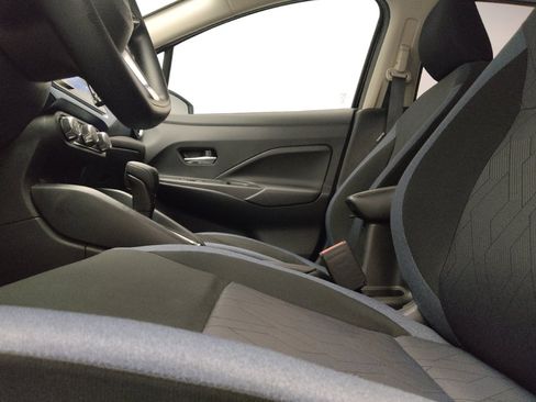 Used 2025 Nissan Versa SV FWD image 17