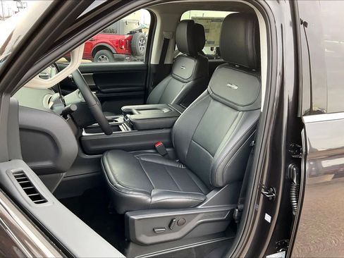 New 2026 Ford Expedition Max Platinum w/ Driver's Package image 9