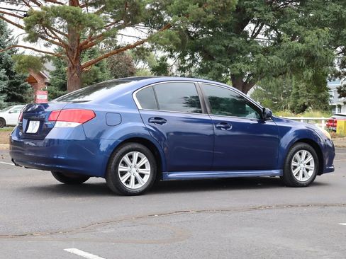 Used 2010 Subaru Legacy 2.5i Premium AWD/4WD image 5
