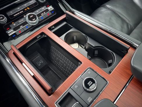 Used 2022 Lincoln Navigator Reserve AWD/4WD image 23
