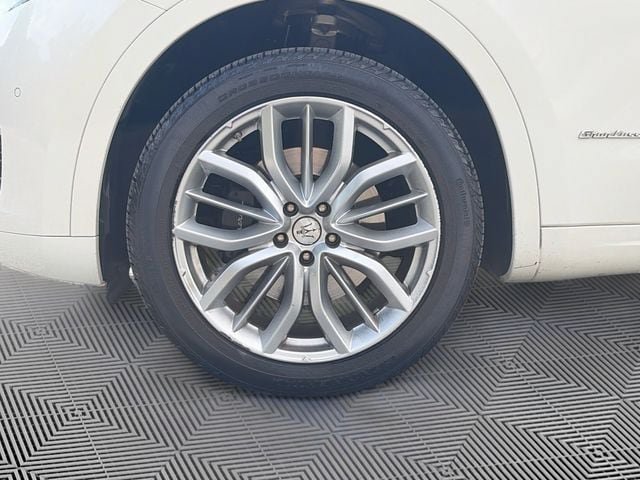 Used 2021 Maserati Levante GranLusso AWD/4WD image 33