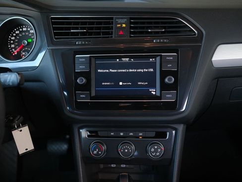 Used 2020 Volkswagen Tiguan S image 20