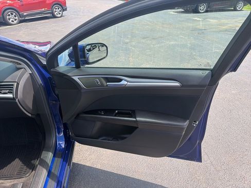 Used 2015 Ford Fusion SE FWD image 33