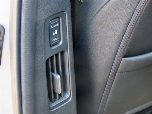 Used 2025 Honda Odyssey EX-L image 17
