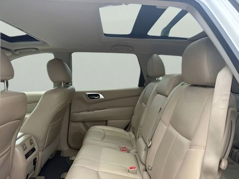 Used 2015 Nissan Pathfinder Platinum AWD/4WD image 13