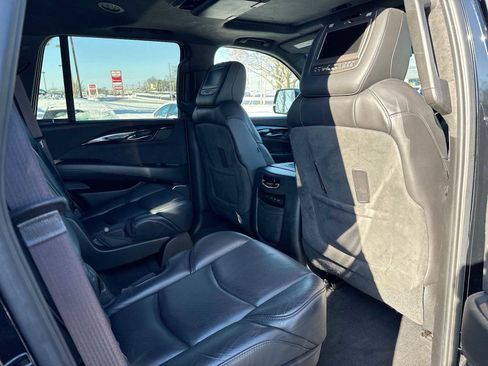 Used 2017 Cadillac Escalade Platinum image 14