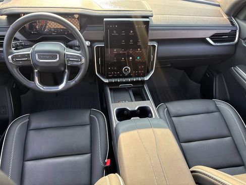 Used 2025 GMC Acadia Denali FWD image 15