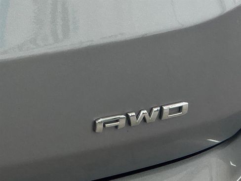Used 2024 GMC Terrain SLT AWD/4WD image 35