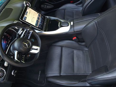 Used 2022 Mercedes-Benz SL 55 AMG 4MATIC w/ Driver Assistance Package image 17