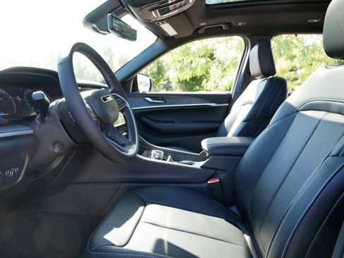 Certified 2025 Jeep Grand Cherokee L Limited w/ Luxury Tech Group II image 36