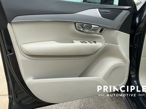 Certified 2022 Volvo XC90 T5 Momentum FWD image 25