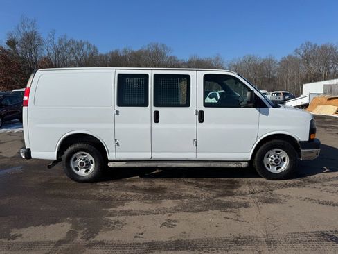 Used 2017 GMC Savana 2500 image 6