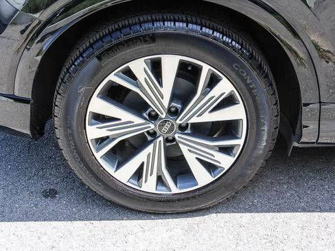 Used 2024 Audi Q4 e-tron Premium image 10