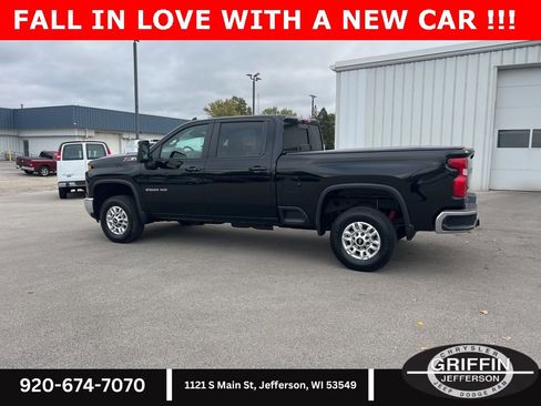 Used 2025 Chevrolet Silverado 2500 LT w/ Safety Package image 18