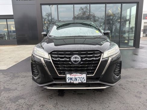 Used 2024 Nissan Kicks SR w/ SR Premium Package image 3