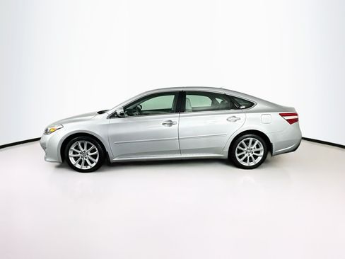 Used 2013 Toyota Avalon Limited w/ Technology Pkg FWD image 4