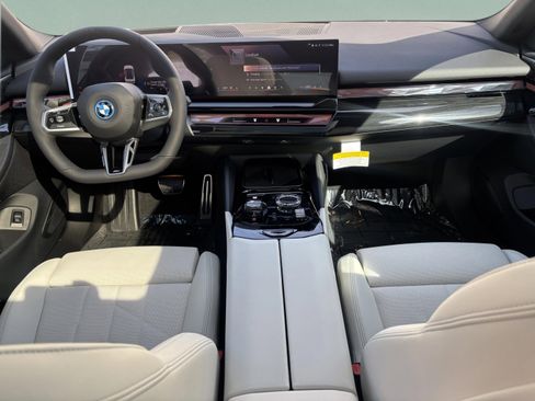 New 2026 BMW 550e xDrive w/ Executive Package AWD/4WD image 7