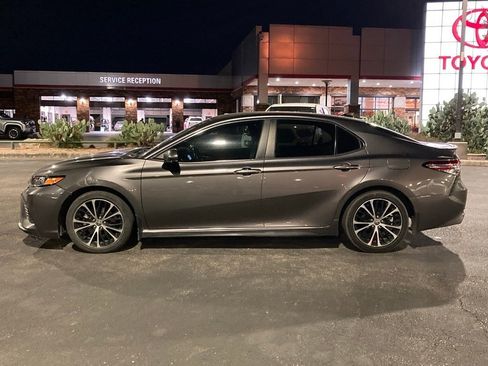 Certified 2020 Toyota Camry SE image 7