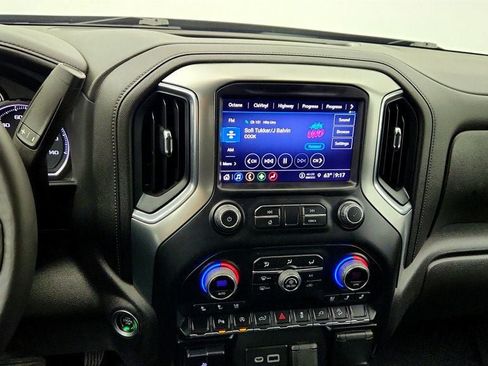 Used 2022 Chevrolet Silverado 1500 LTZ AWD/4WD image 17