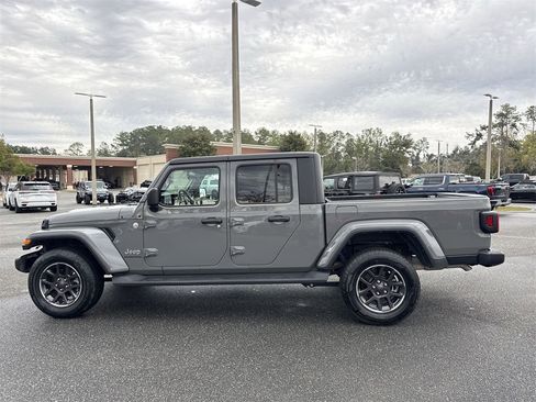 Used 2023 Jeep Gladiator Overland image 4