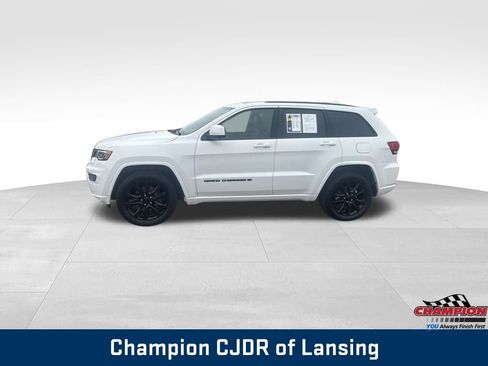 Used 2022 Jeep Grand Cherokee Laredo X AWD/4WD image 2
