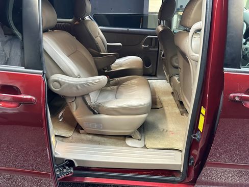 Used 2010 Toyota Sienna FWD image 21