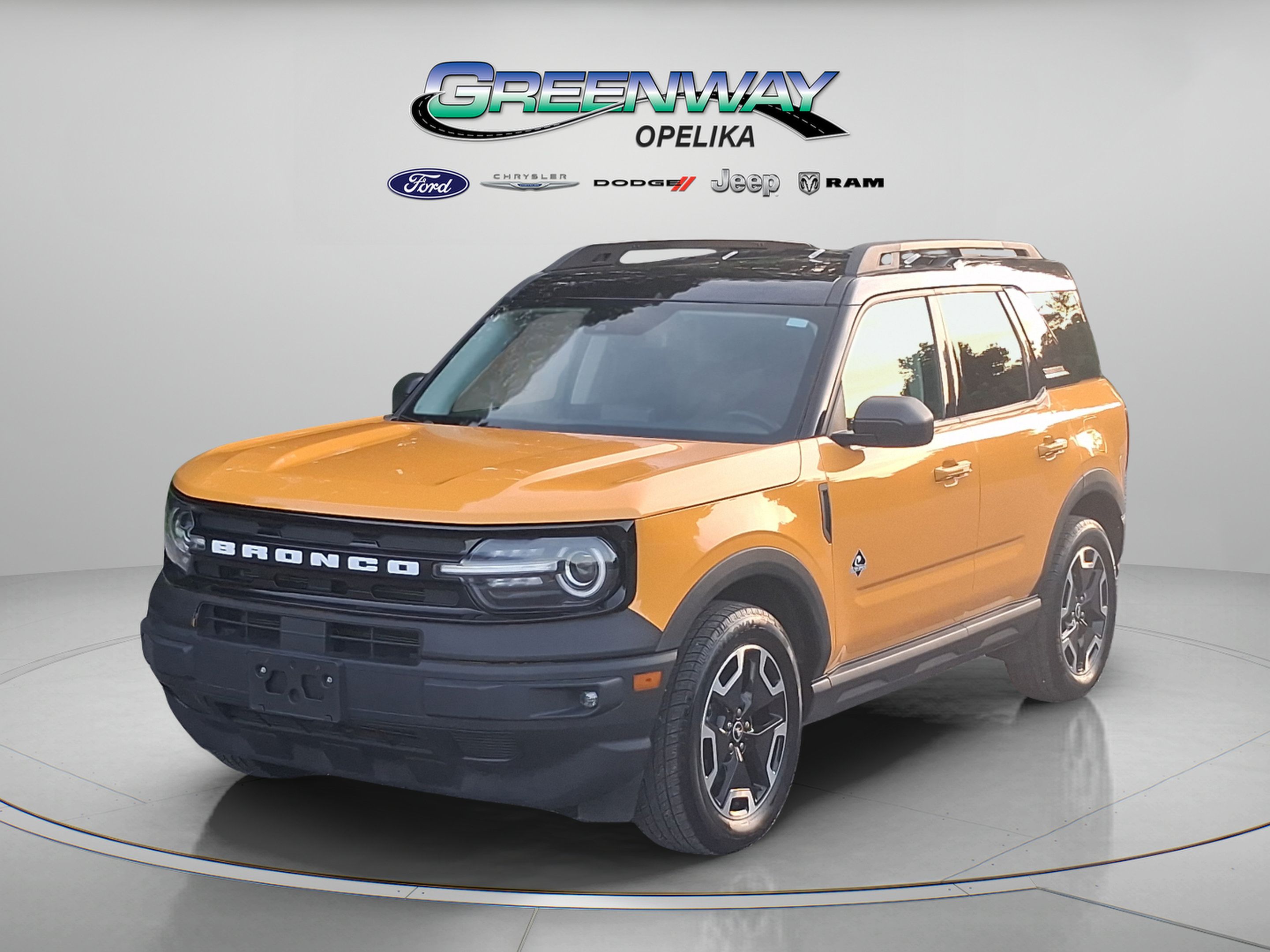 Used 2022 Ford Bronco Sport Outer Banks w/ Tech Package AWD/4WD image 2