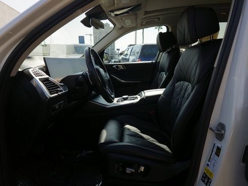 Used 2023 BMW X7 xDrive40i w/ Climate Comfort Package image 10