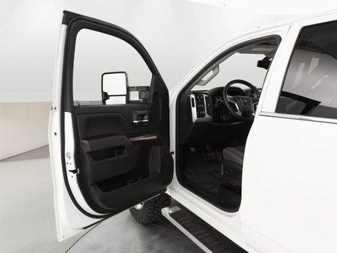 Used 2019 GMC Sierra 2500 SLE image 10