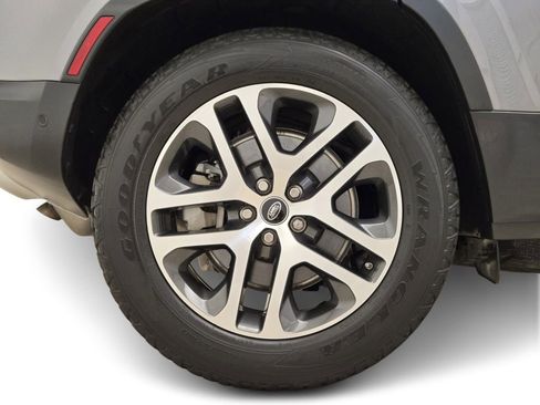 Used 2020 Land Rover Defender 110 First Edition image 7