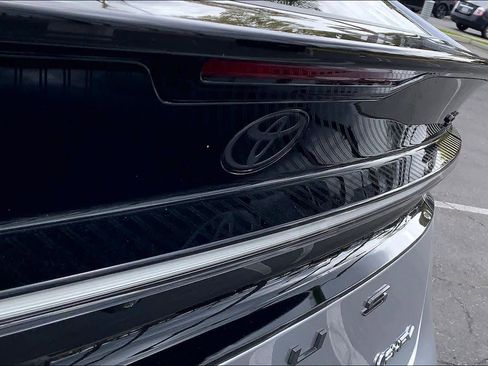New 2026 Toyota Prius Plug-In Hybrid FWD image 15