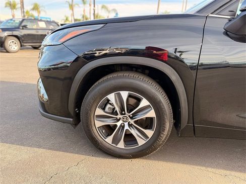 Used 2024 Toyota Highlander XLE image 26