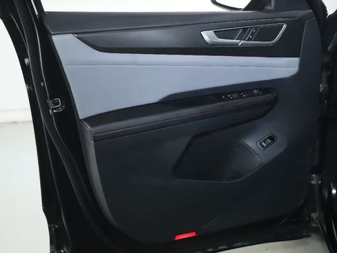 Certified 2024 Volkswagen Atlas Peak Edition SE AWD/4WD image 19