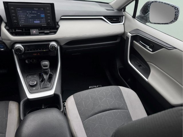 Used 2022 Toyota RAV4 XLE AWD/4WD image 10