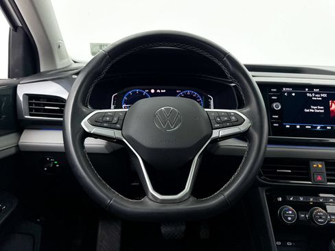 Used 2022 Volkswagen Taos SEL w/ Panoramic Sunroof Package FWD image 4