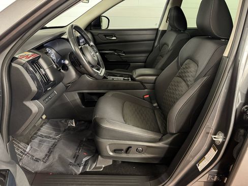 Used 2022 Nissan Pathfinder SV image 12