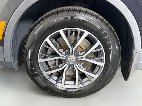 Used 2020 Volkswagen Tiguan SE FWD image 38