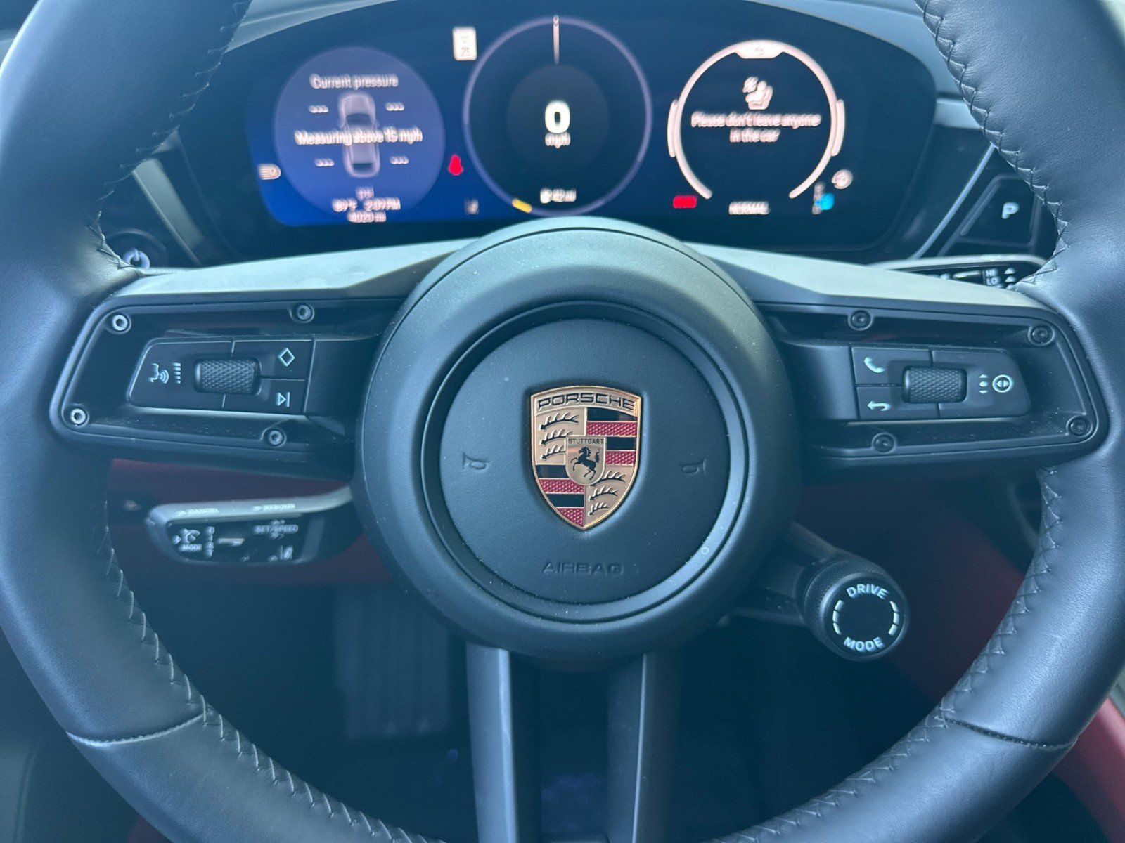 Certified 2025 Porsche Macan 4 Electric AWD/4WD image 22