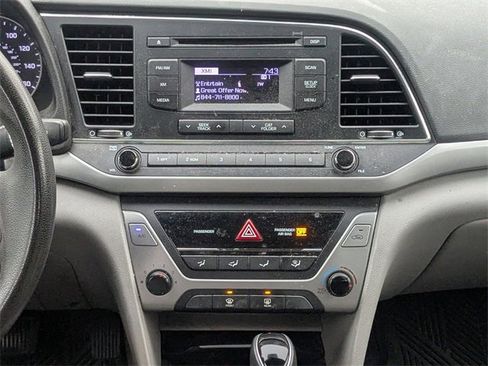 Used 2017 Hyundai Elantra SE image 14