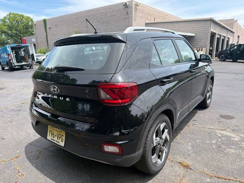Used 2025 Hyundai Venue SEL FWD image 8