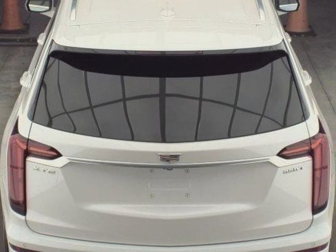 Certified 2024 Cadillac XT6 Luxury w/ LPO, Floor Liner Package image 4