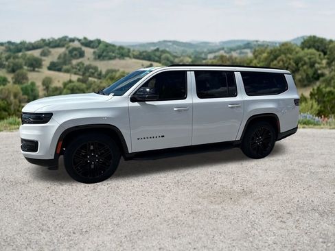 Used 2024 Jeep Wagoneer L Series II AWD/4WD image 4