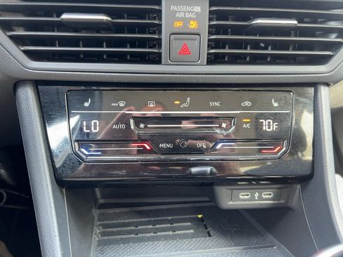 Used 2025 Volkswagen Jetta SE FWD image 10