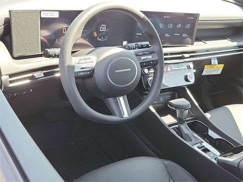 New 2025 Hyundai Santa Cruz SEL image 2