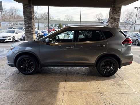 Used 2018 Nissan Rogue SV image 9