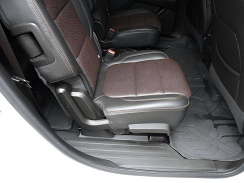 Used 2023 Chevrolet Traverse High Country w/ LPO, Floor Liner Package AWD/4WD image 28