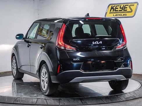 Used 2023 Kia Soul LX image 3