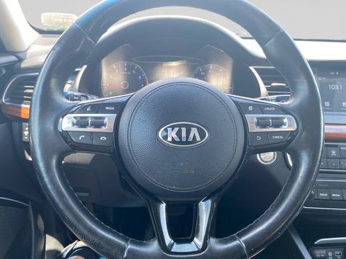 Used 2019 Kia Cadenza Premium w/ Paint Protection Package FWD image 25