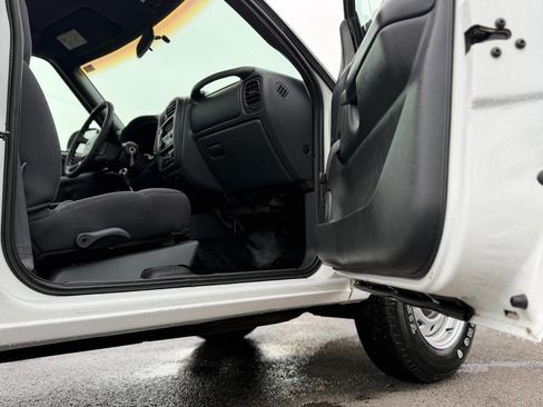 Used 2003 GMC Sonoma SL w/ Convenience Package image 75